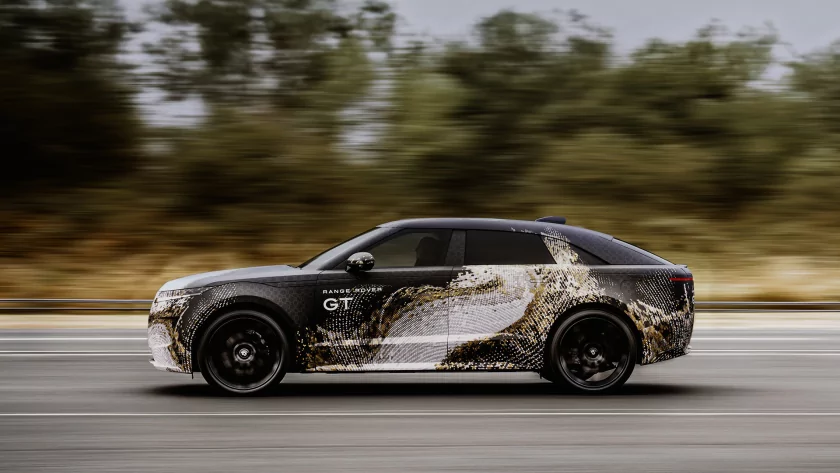 Range Rover анонсировал свой первый электромобиль и новую модель за долгие годы