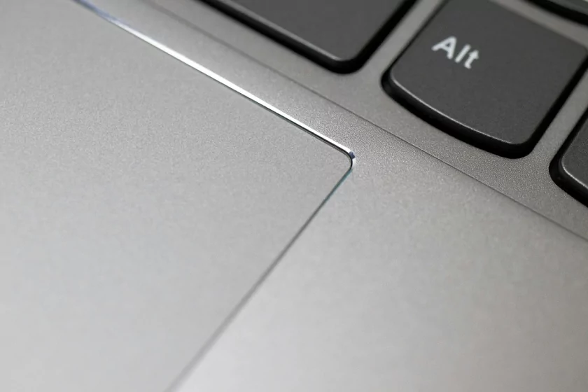 Этого нет даже в macOS: в Windows 11 появилась возможность настраивать размер зоны правой кнопки мыши на тачпаде
