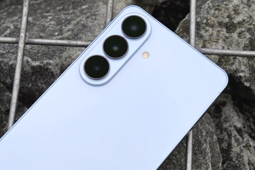 Приличное время автономной работы, отличная камера и не только: обзор Samsung Galaxy S26+ — Дизайн. 2