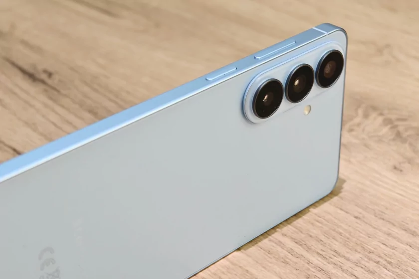 Приличное время автономной работы, отличная камера и не только: обзор Samsung Galaxy S26+ — Дизайн. 4
