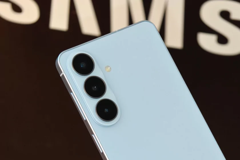 Приличное время автономной работы, отличная камера и не только: обзор Samsung Galaxy S26+ — Дизайн. 3