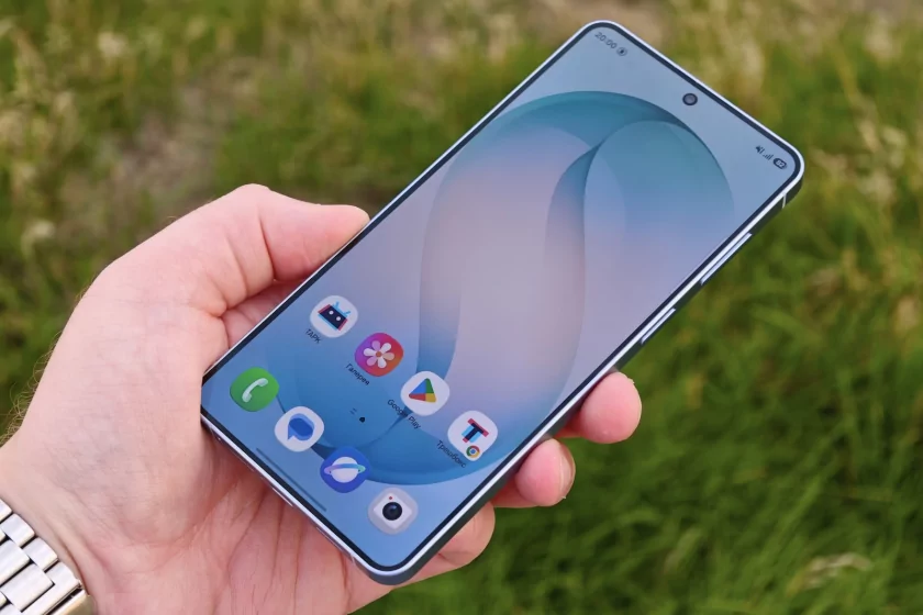 Приличное время автономной работы, отличная камера и не только: обзор Samsung Galaxy S26+ — Дисплей. 1