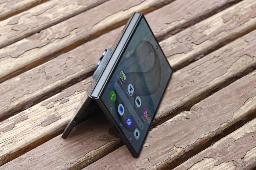 Складной смартфон в совершенно новом форм-факторе: обзор Samsung Galaxy Z Fold8