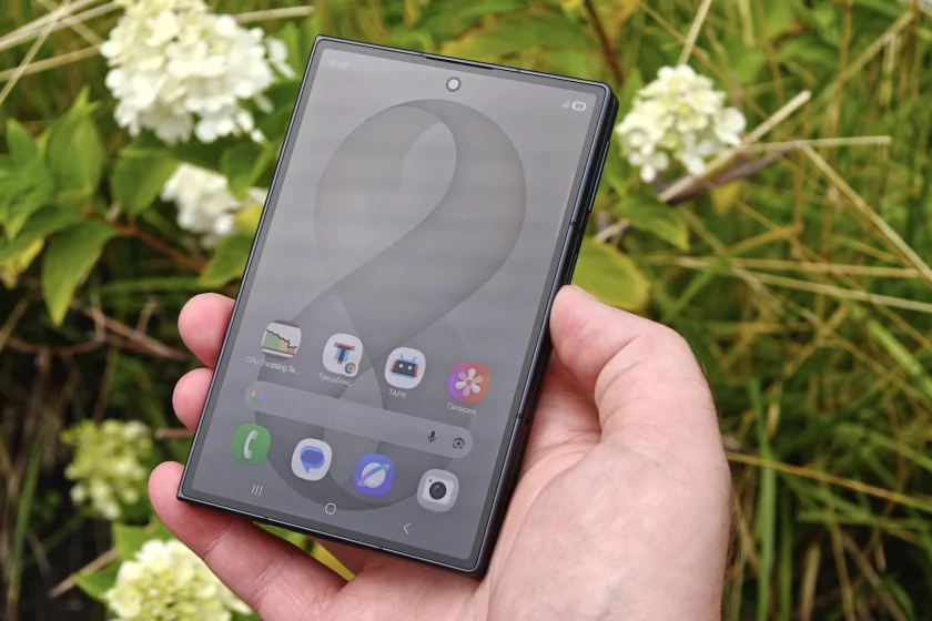 Складной смартфон в совершенно новом форм-факторе: обзор Samsung Galaxy Z Fold8 — Дисплеи. 2