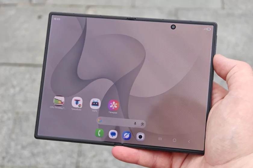 Складной смартфон в совершенно новом форм-факторе: обзор Samsung Galaxy Z Fold8 — Дисплеи. 8