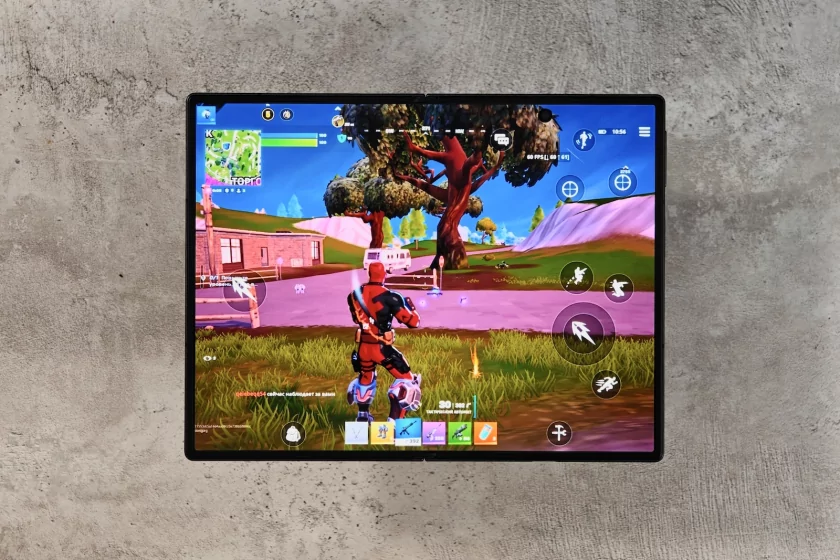 Складной смартфон в совершенно новом форм-факторе: обзор Samsung Galaxy Z Fold8 — Дисплеи. 10