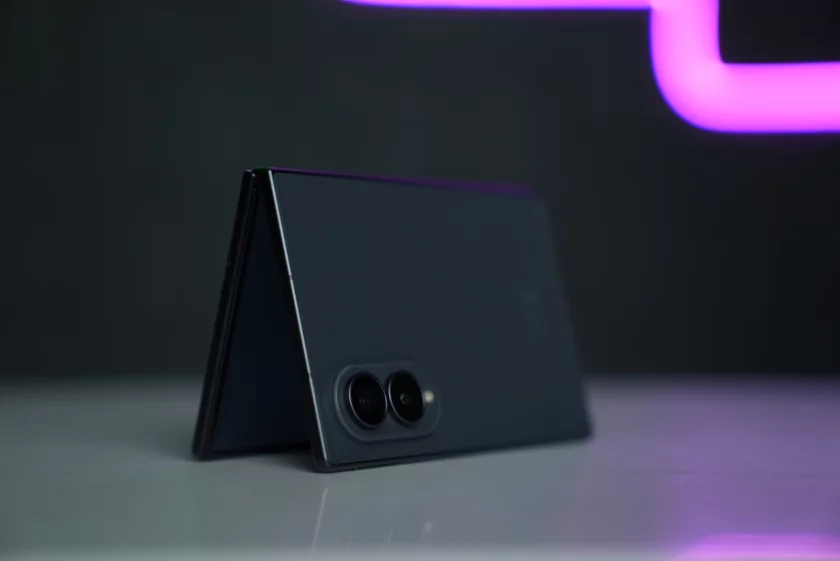 Складной смартфон в совершенно новом форм-факторе: обзор Samsung Galaxy Z Fold8 — Дисплеи. 16