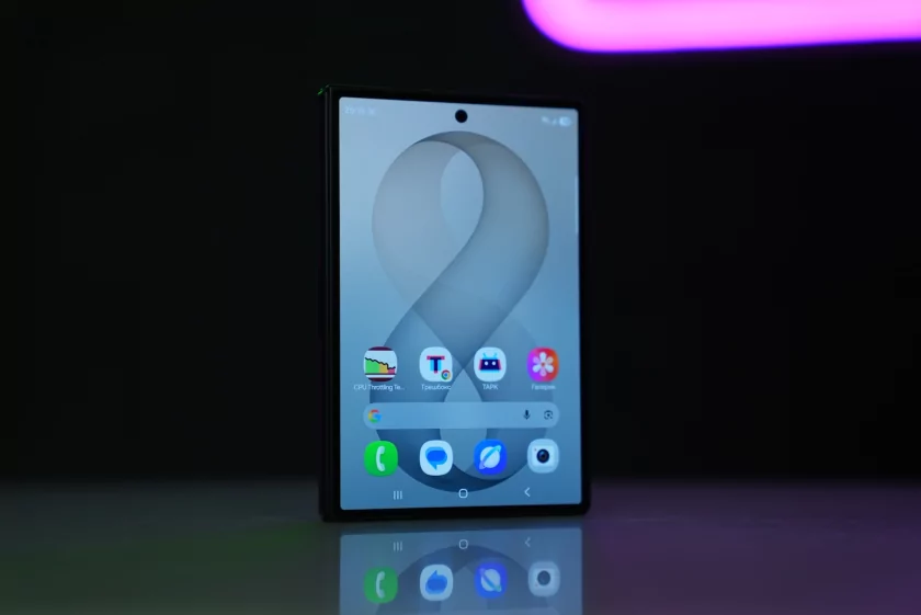 Складной смартфон в совершенно новом форм-факторе: обзор Samsung Galaxy Z Fold8 — Дизайн корпуса. 1