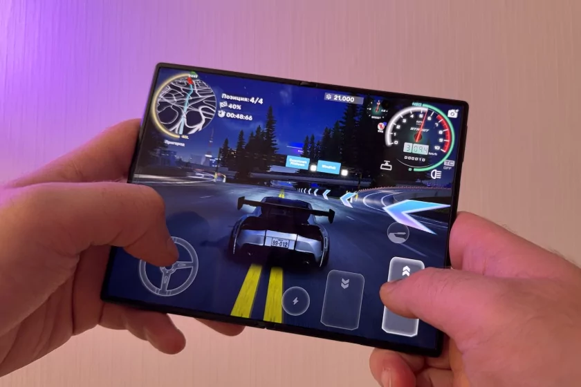Складной смартфон в совершенно новом форм-факторе: обзор Samsung Galaxy Z Fold8 — Дисплеи. 11