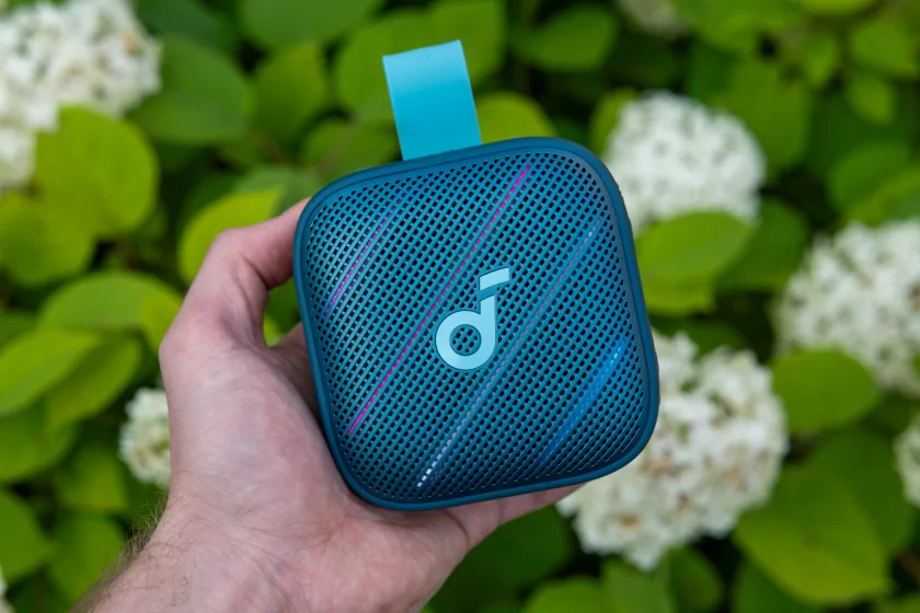 Портативная колонка с ремешком и функциями повербанка: обзор Soundcore Boom Go 3i