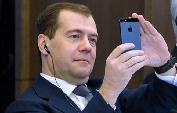 Российские хакеры, взломавшие Twitter Медведева, не рекомендуют пользоваться iPhone