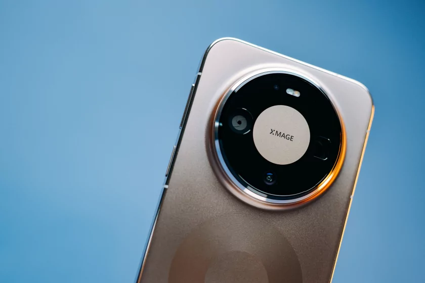 История развития фотографии в смартфонах HUAWEI: от тройной камеры до механической переменной диафрагмы