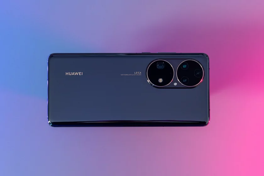 История развития фотографии в смартфонах HUAWEI: от тройной камеры до механической переменной диафрагмы