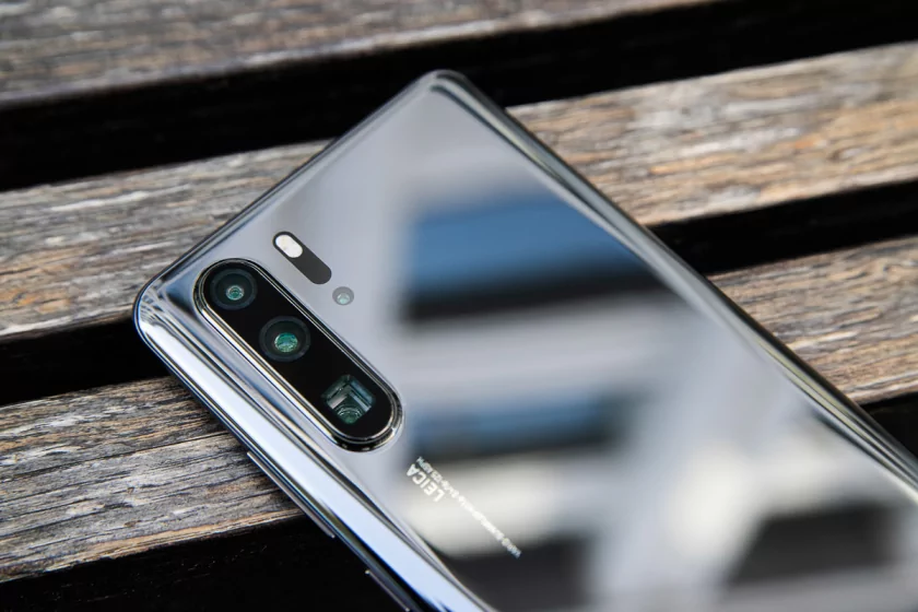 История развития фотографии в смартфонах HUAWEI: от тройной камеры до механической переменной диафрагмы