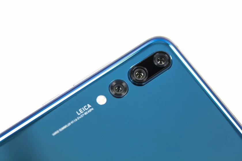 История развития фотографии в смартфонах HUAWEI: от тройной камеры до механической переменной диафрагмы