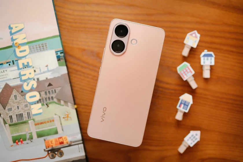 До двух дней автономности, 120 Гц и классная камера: обзор vivo V70 Lite 5G