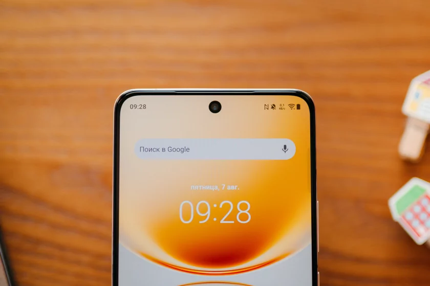 До двух дней автономности, 120 Гц и классная камера: обзор vivo V70 Lite 5G — Дисплей. 4