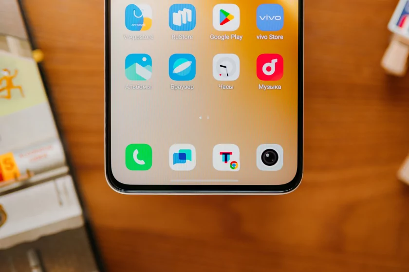 До двух дней автономности, 120 Гц и классная камера: обзор vivo V70 Lite 5G — Дисплей. 5