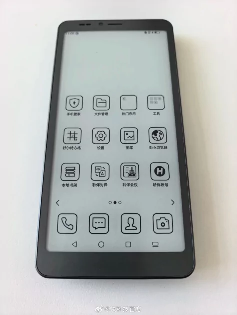 Появились реальные фотографии смартфона Hisense A10 со съёмным дисплеем