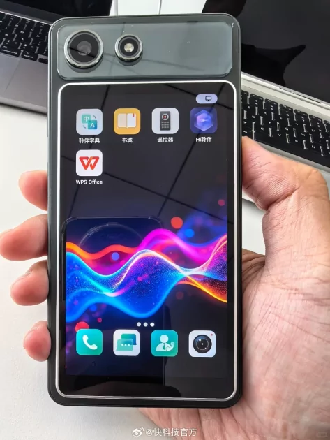Появились реальные фотографии смартфона Hisense A10 со съёмным дисплеем