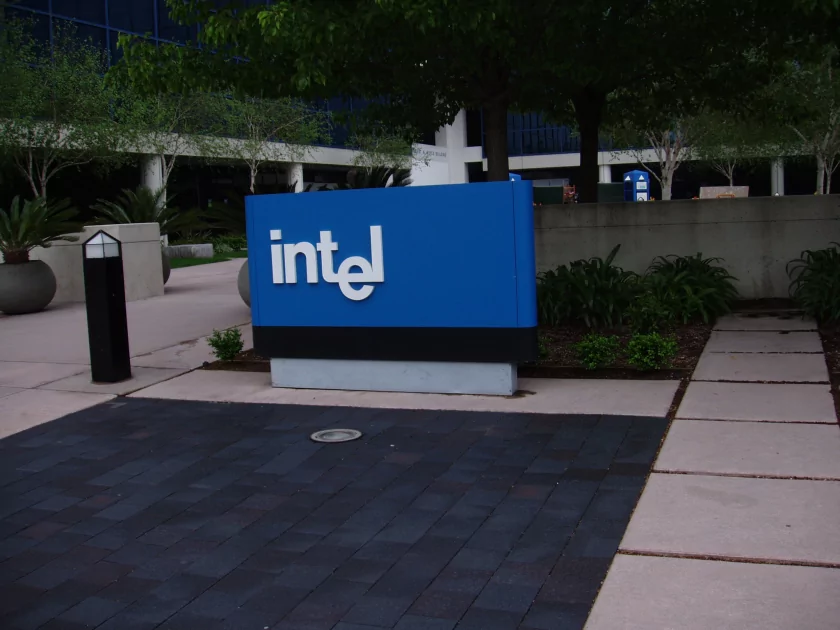 Владелец оригинальной предсерийной схемы Intel 8080 с 5000 транзисторов ищет реставратора