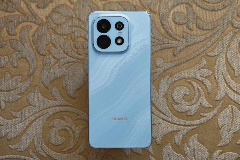 Никаких фейковых камер и глючных датчиков: обзор бюджетного HUAWEI nova Y74