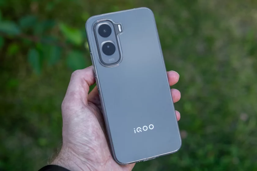 До трёх дней автономности, необычный дизайн и классная камера: обзор iQOO Z11 5G — Дизайн. 4