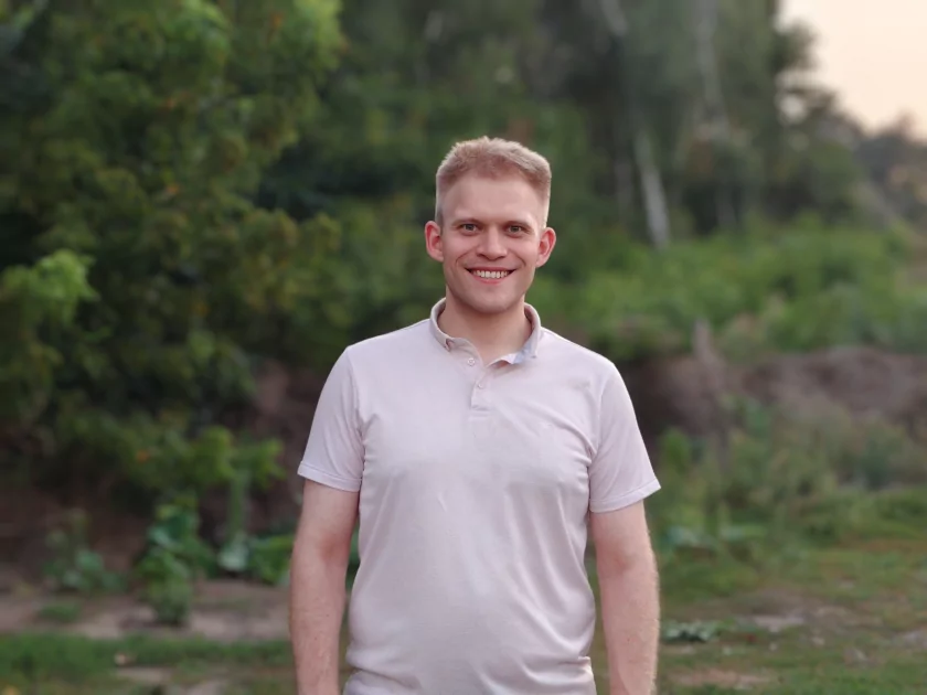 До трёх дней автономности, необычный дизайн и классная камера: обзор iQOO Z11 5G