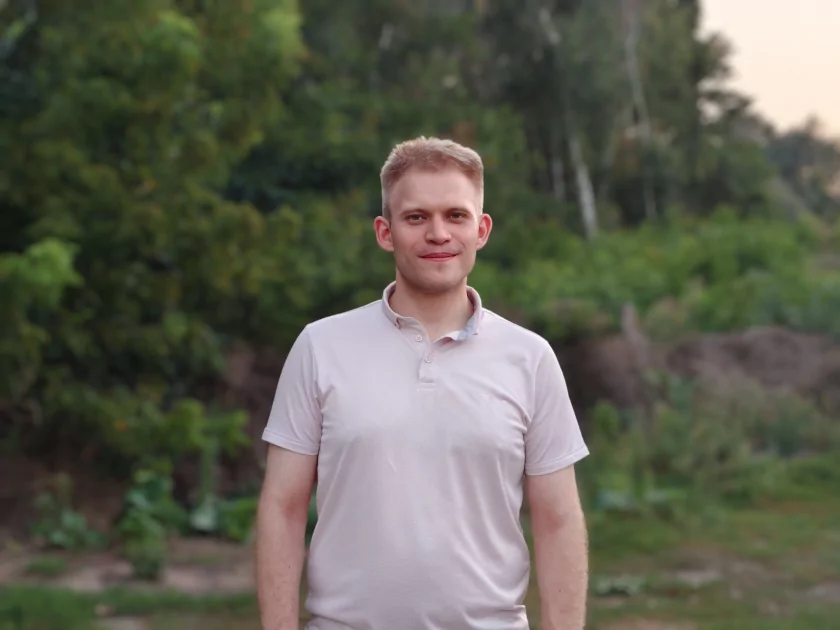 До трёх дней автономности, необычный дизайн и классная камера: обзор iQOO Z11 5G