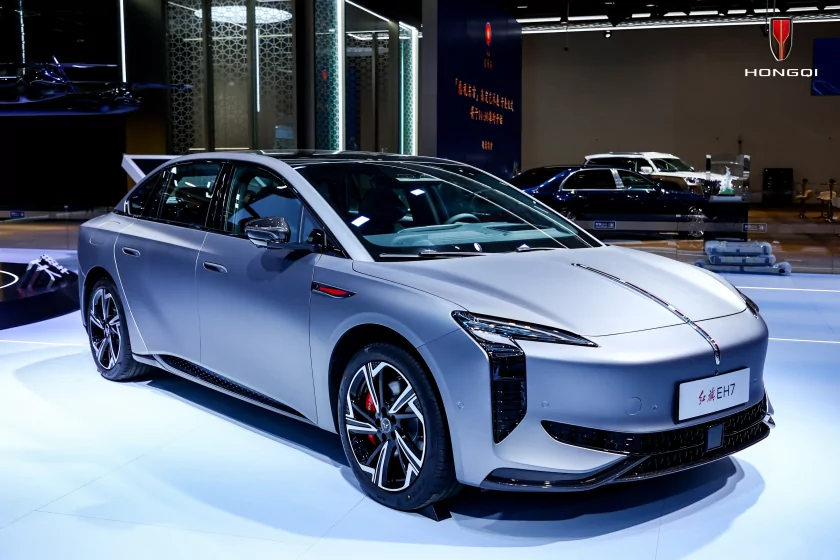 До 70 % за 5 минут: автомобили HONGQI первыми в мире получат технологию сверхбыстрой зарядки BYD Blade Battery 2.0
