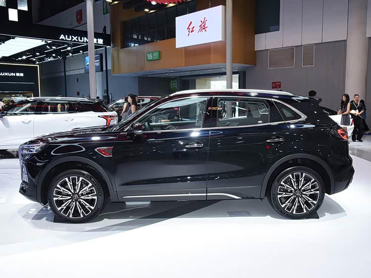 Hongqi представил на автосалоне в Чэнду обновленные HS5, HQ9 PHEV и новый электроседан Tiangong 07