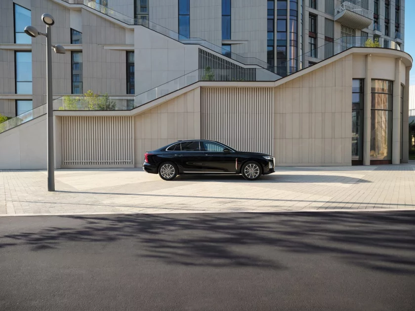 В России стартовали продажи премиального бизнес-седана HONGQI H5 2026