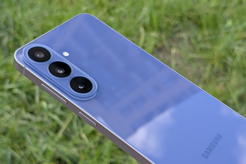 Обзор Samsung Galaxy S26 FE: отличный дисплей, достойные камеры и 4900 мАч