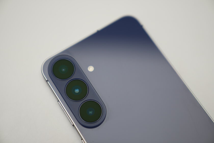 Обзор Samsung Galaxy S26 FE: отличный дисплей, достойные камеры и 4900 мАч