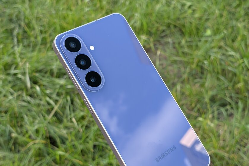 Обзор Samsung Galaxy S26 FE: отличный дисплей, достойные камеры и 4900 мАч