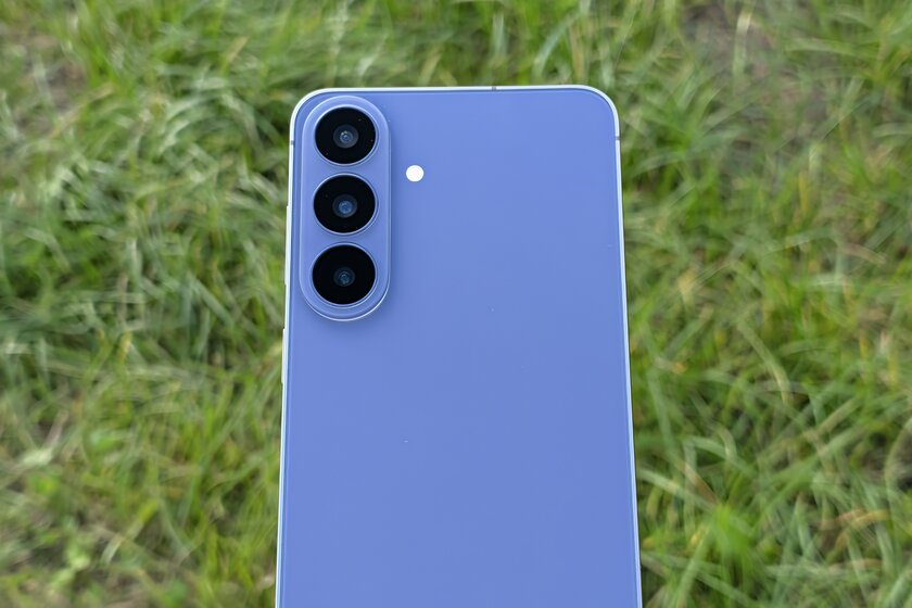 Обзор Samsung Galaxy S26 FE: отличный дисплей, достойные камеры и 4900 мАч