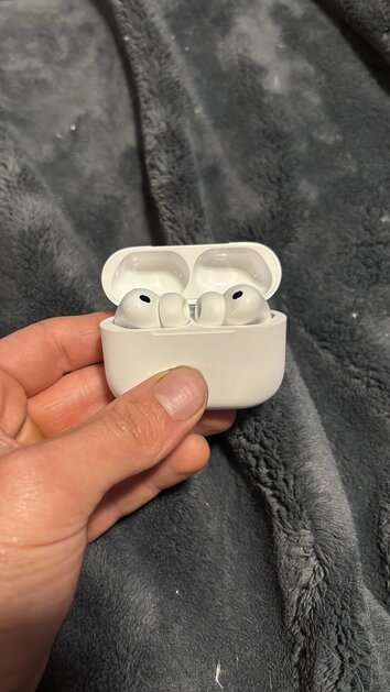 Владелец AirPods Pro 3 узнал, что приобрёл подделку только после поломки наушников