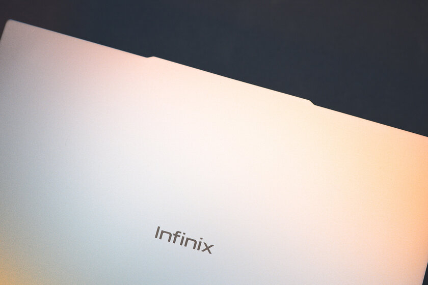 14 дюймов, градиент и адекватная цена: обзор Infinix XBOOK B14 — Дизайн корпуса. 2