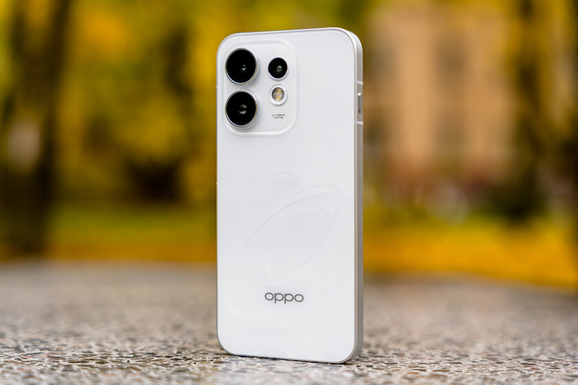 Четыре камеры по 50 Мп и компактный экран: обзор OPPO Reno 16