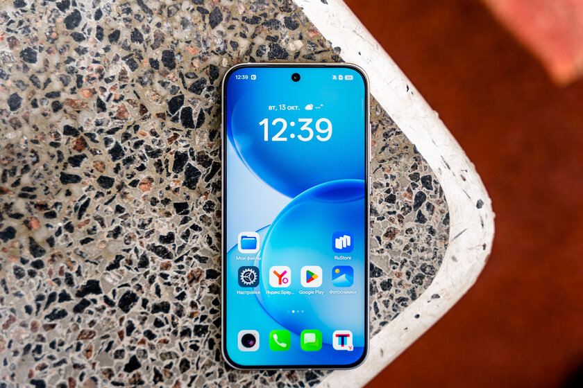 Четыре камеры по 50 Мп и компактный экран: обзор OPPO Reno 16 — Дисплей. 1