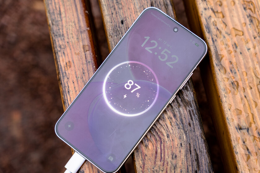 Четыре камеры по 50 Мп и компактный экран: обзор OPPO Reno 16 — Автономность и зарядка. 3
