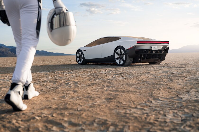 Tesla презентовала новый Roadster. Он умеет летать