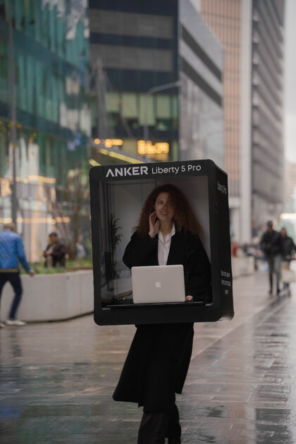Созвон даже в шумном городе: Anker провела необычную акцию с soundcore Liberty 5 Pro