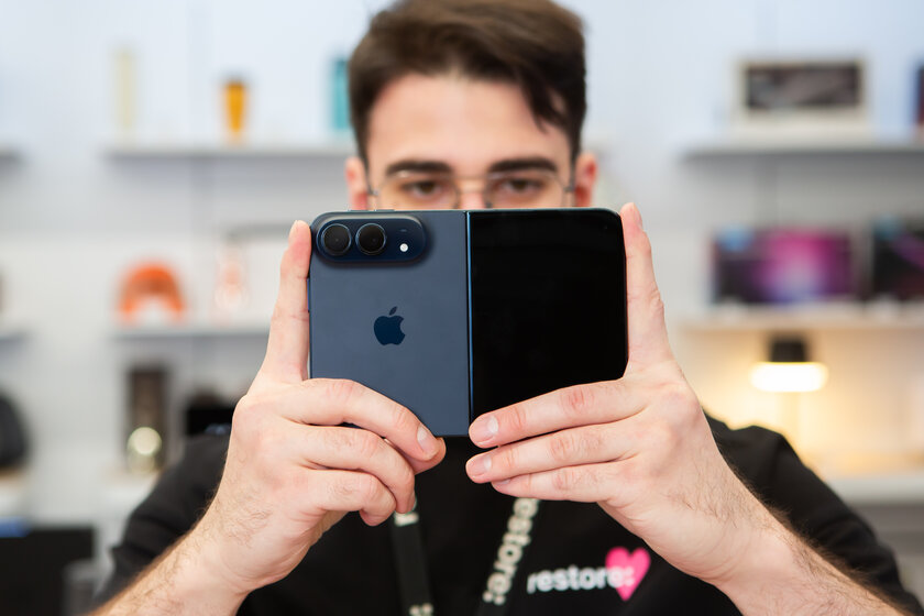 Складной iPhone Duo привезли в Россию за два дня до мирового старта продаж