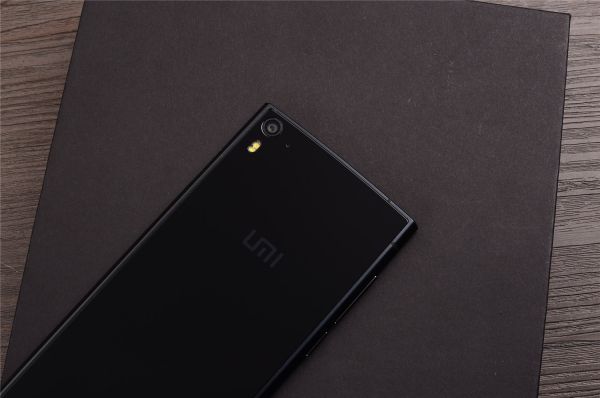 UMi Zero — еще один «китаец» с элегантным дизайном
