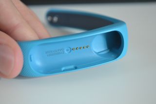 Обзор Huawei TalkBand B1