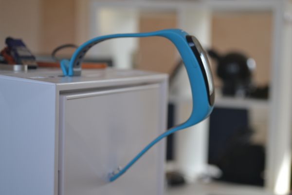 Обзор Huawei TalkBand B1