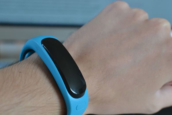 Обзор Huawei TalkBand B1