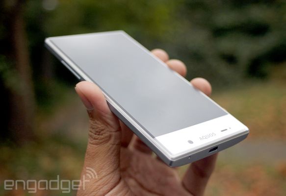 Обзор Sharp AQUOS Crystal: средненького смартфона в великолепном исполнении