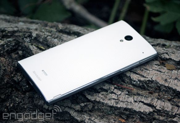 Обзор Sharp AQUOS Crystal: средненького смартфона в великолепном исполнении